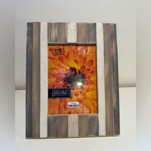 New 5x7 photo frame